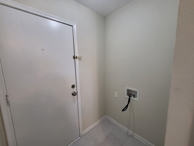 Building Photo - Nachita