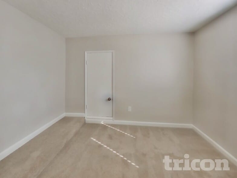 Building Photo - 110 Inverness Dr