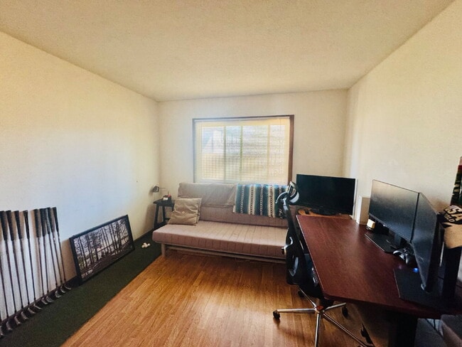 Building Photo - Charming 2-Bed Townhouse in St. Louis Park - Your Cozy Home Awaits!