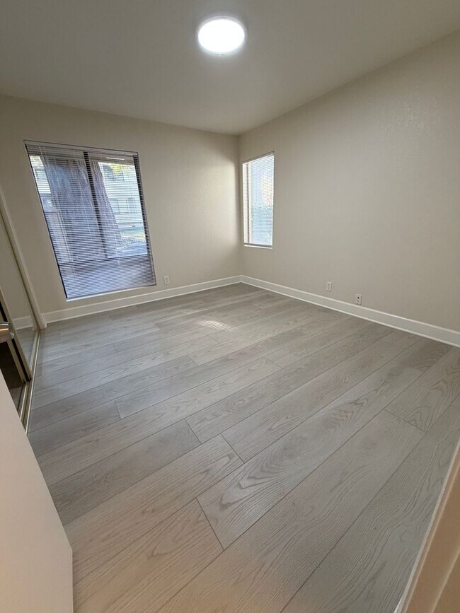 Building Photo - 1665 Braddock Ct