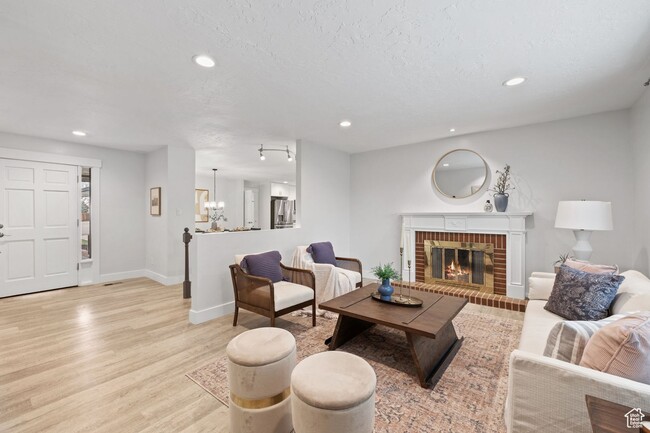 Building Photo - Beautiful 4 Bd. 3 Bath Home w/Mother-In-La...