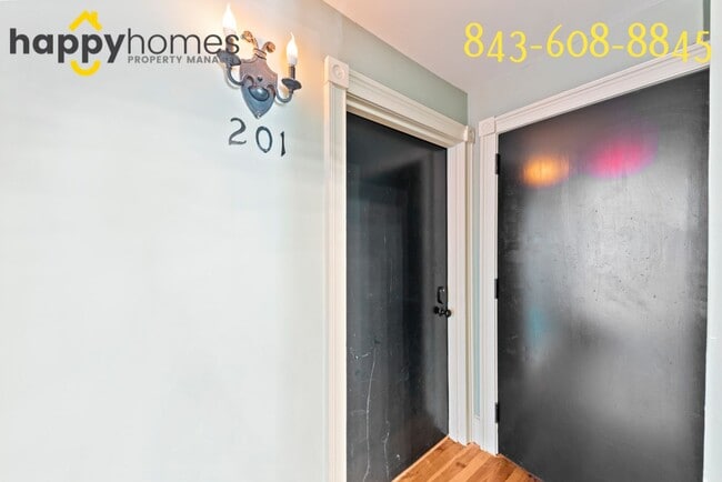 Building Photo - Charming 2/1 loft-style condo in the heart of Historic Downtown Charleston!