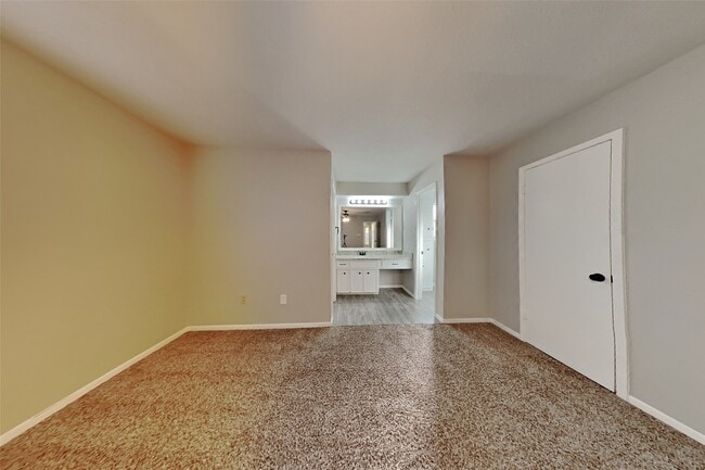 Building Photo - 22135 N Fork Dr