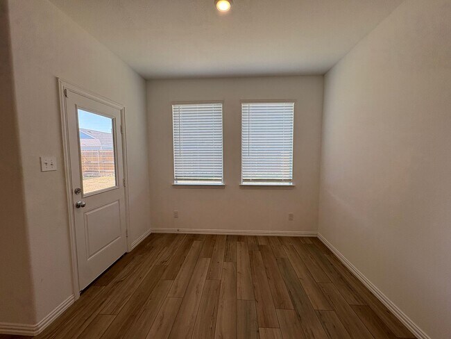 Building Photo - Cute Newer 3-2-2 Princeton!