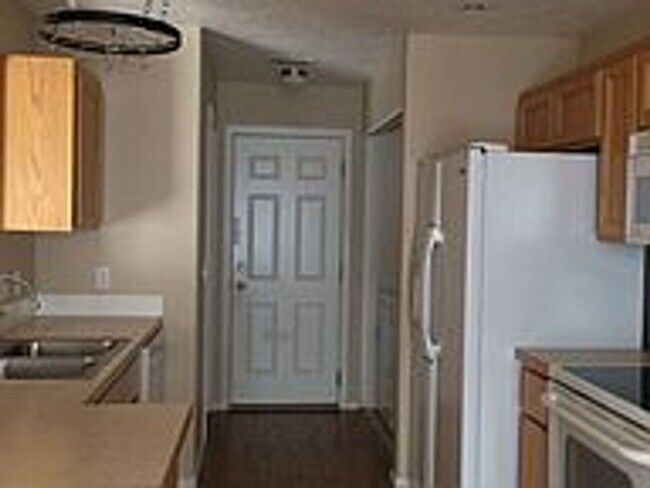 Building Photo - Comfort Meets Convenience in the Heart of Pullman