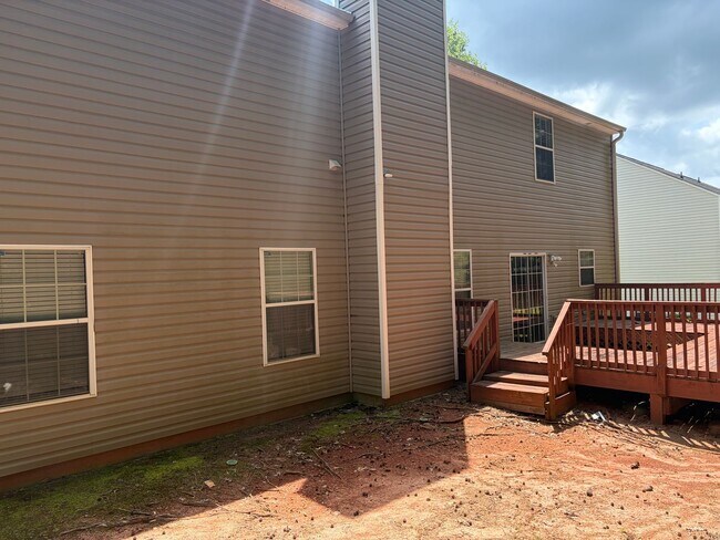 Building Photo - Large Home in Established Neighborhood