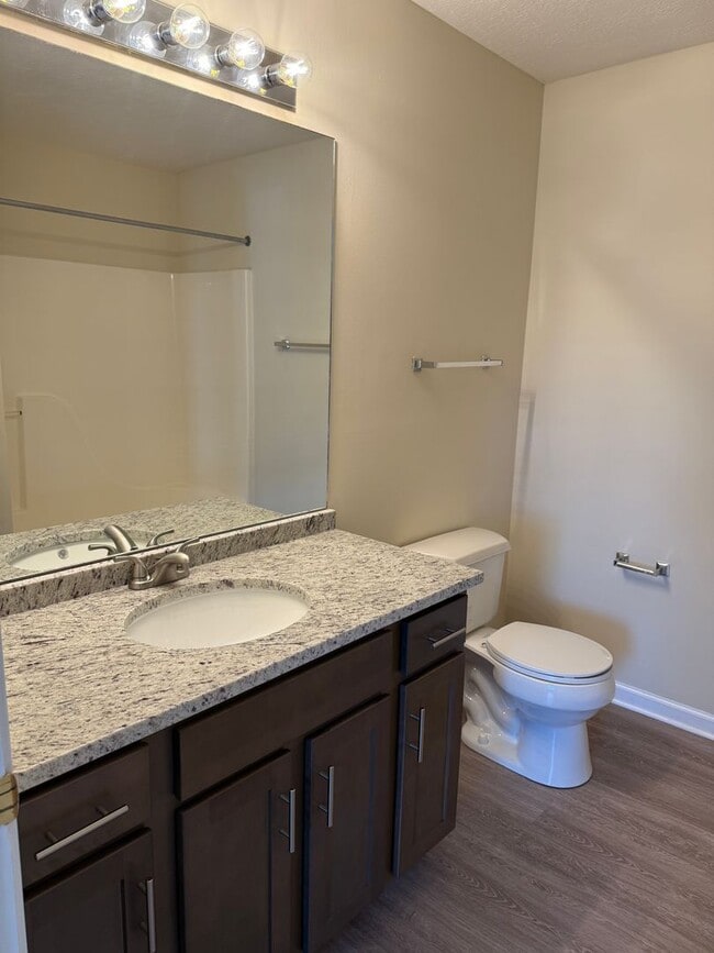 Building Photo - Updated 4 Bedroom 2.5 Bath house in conven...