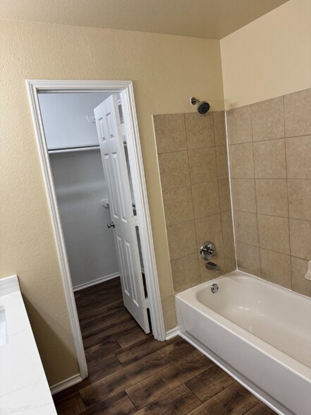 Building Photo - 129 Lindas Creek Ln