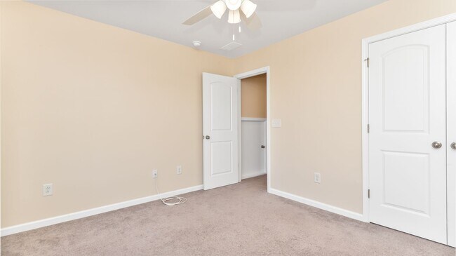 Building Photo - 132 Machrie Loop