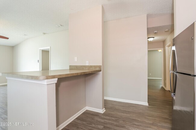 Building Photo - 7405 International Village Dr