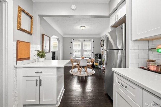 Building Photo - 242 W Webster St