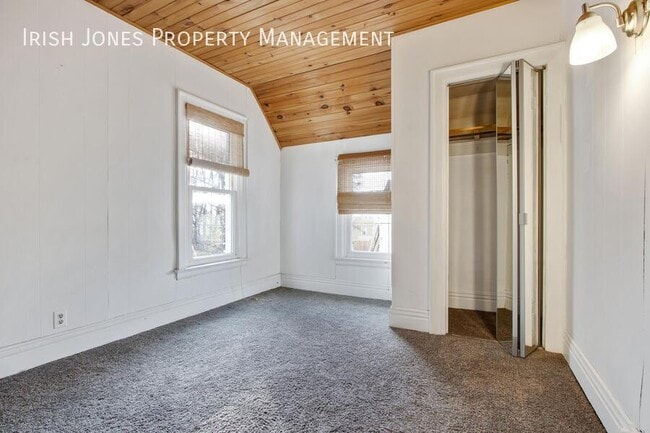 Building Photo - 2829 South Park Ave