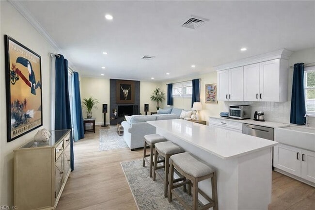 Building Photo - 4941 Brandywine Dr