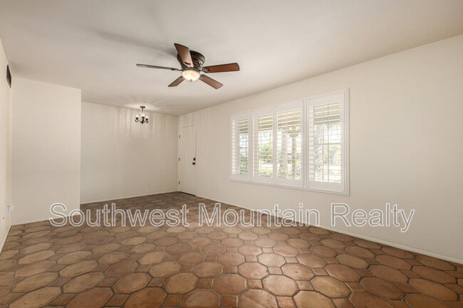 Building Photo - 8538 E Mitchell Dr