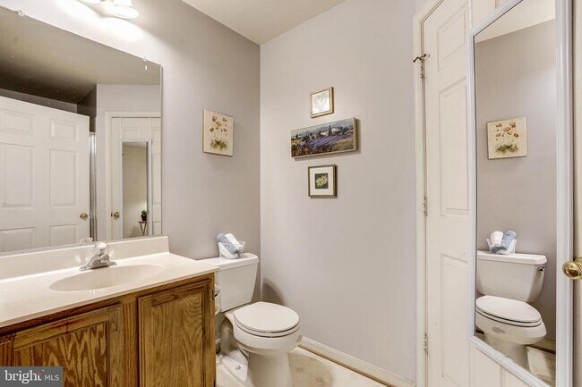 Building Photo - 5518 Sully Lake Dr