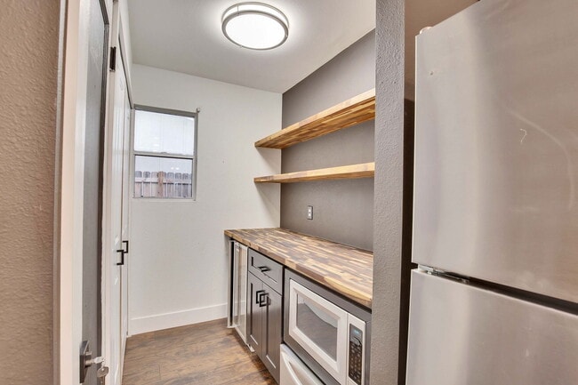 Building Photo - 7002 Skynook Dr