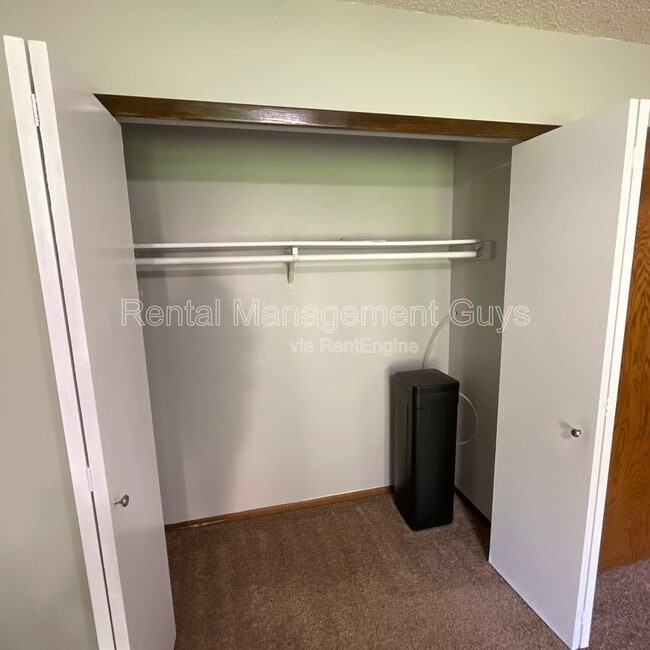 Building Photo - 8693 Maplebrook Pkwy N