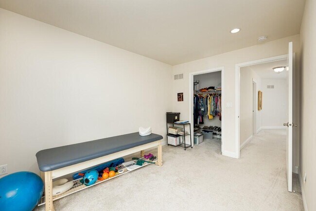 Building Photo - 3031 N Spurway Dr