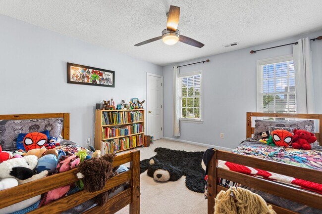 Building Photo - Inviting Jacksonville Home Near Shopping, Dining & Everyday Conveniences