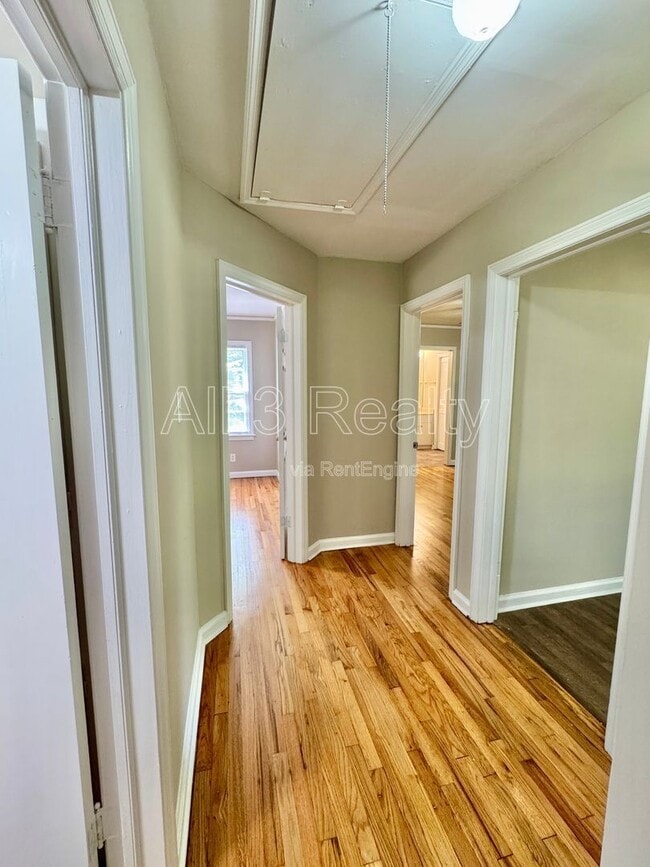 Building Photo - 804 Hillman St