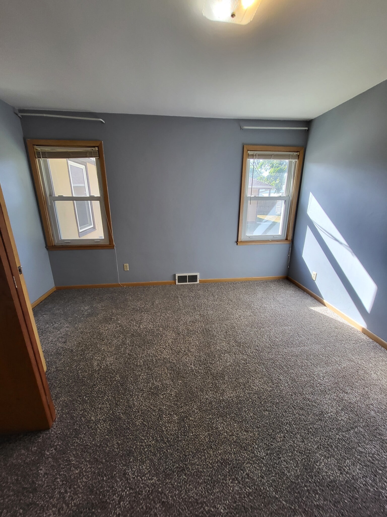 larger bedroom with new carpet - 1411 S Duluth Ave