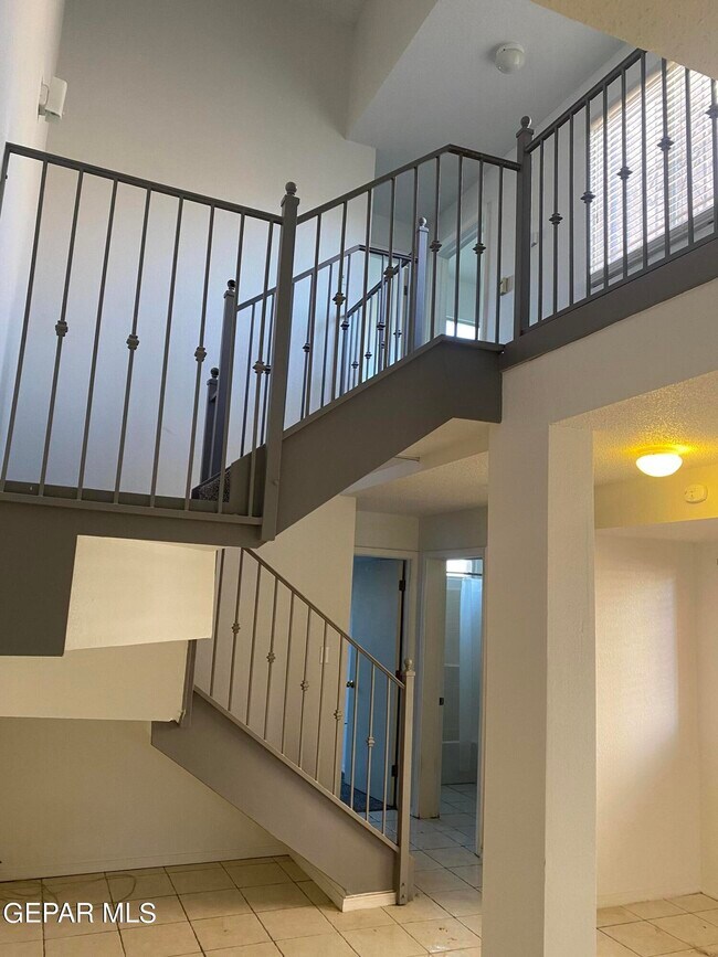 Building Photo - 11050 Breeze Ct