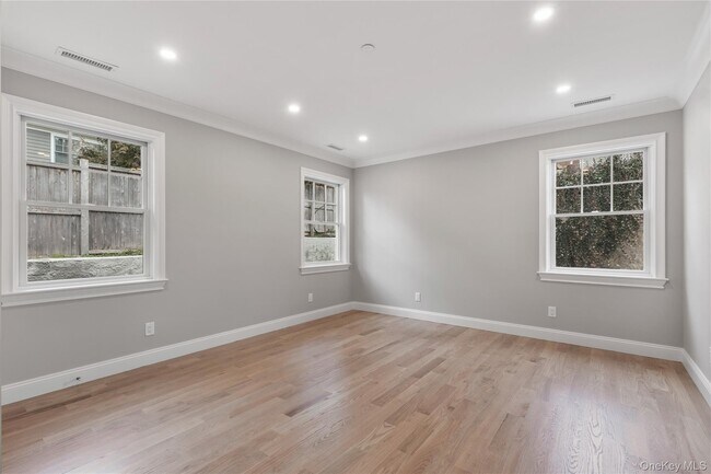 Building Photo - 280 Purchase St