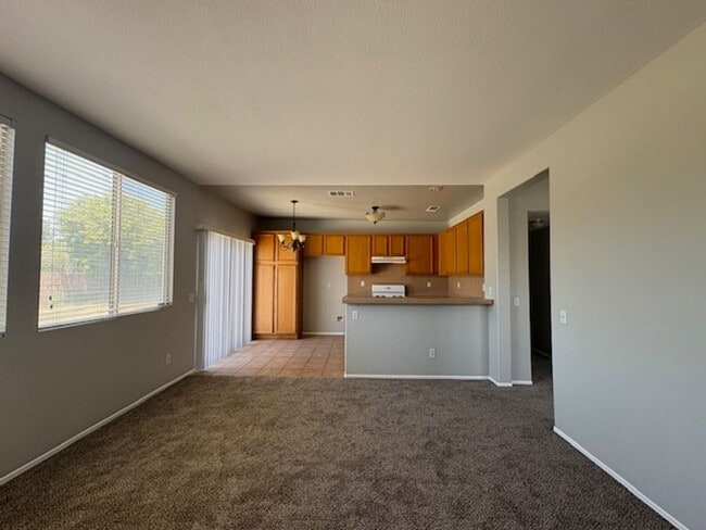 Building Photo - 4 Bedroom with NEW Carpet & Paint