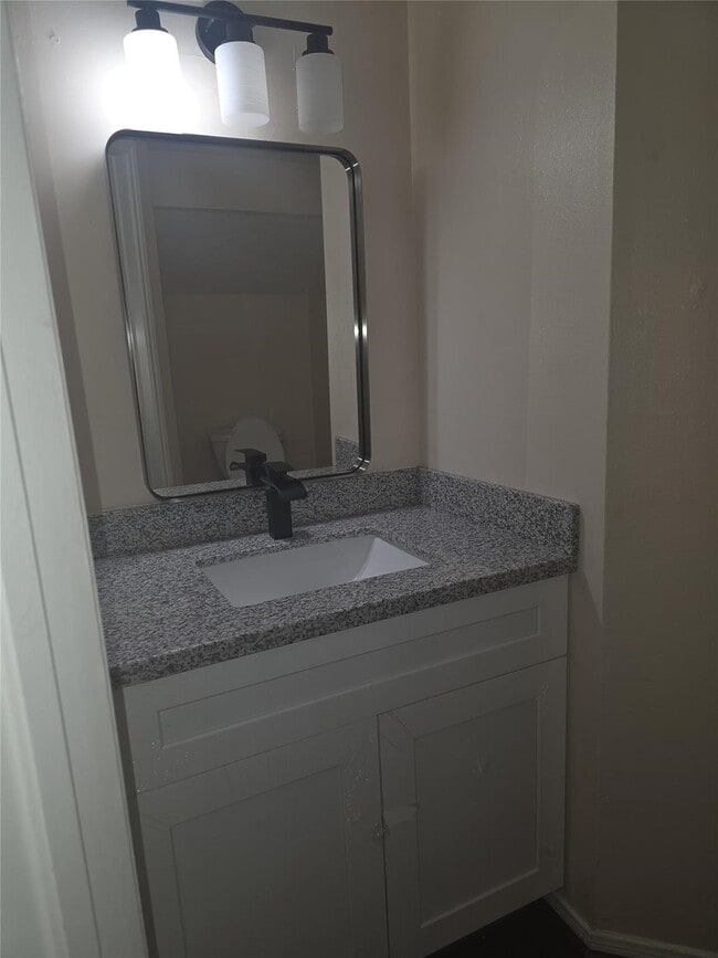 Building Photo - 1907 Summerfield Pl