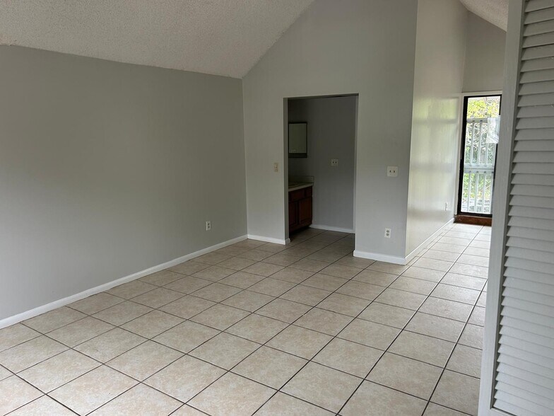 Building Photo - 6742 Periwinkle Dr