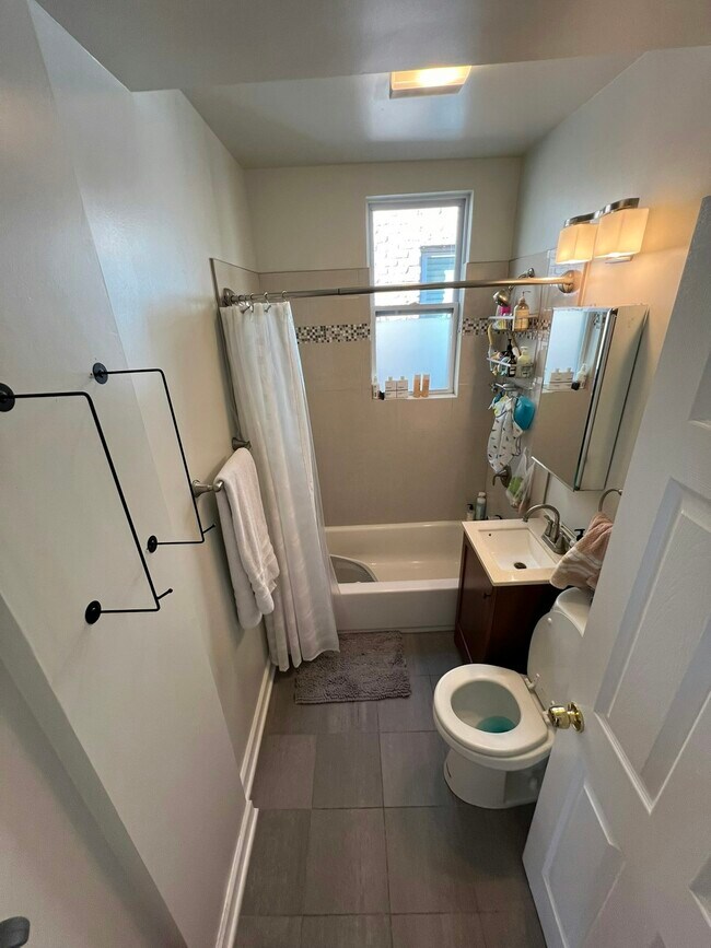 Building Photo - 4233 N Central Park Ave