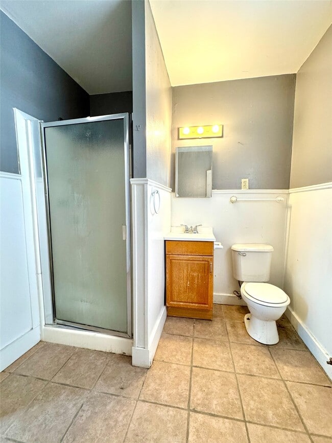 Building Photo - 2218 1/2 Chapman St