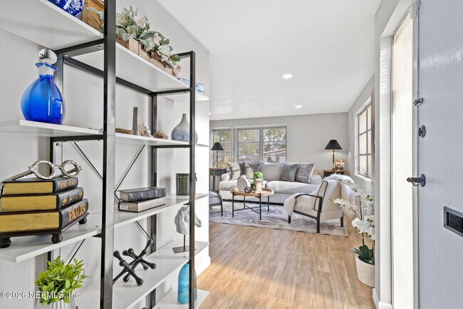 Building Photo - 903 Palermo Rd
