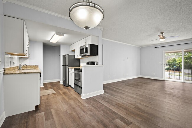 Building Photo - 3737 Loretto Rd