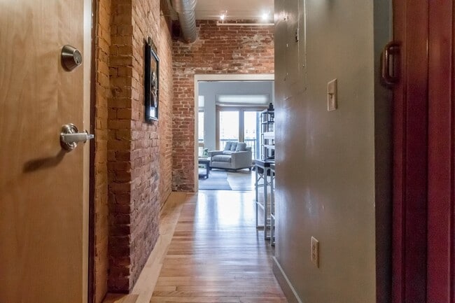 Building Photo - ALL UTILITIES INCLUDED - Furnished Downtown Portland, ME Condo w/ Parking, In-Unit Laundry, Priva...