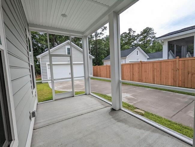 Building Photo - Beautiful 4 Bedroom Home Located on John's...