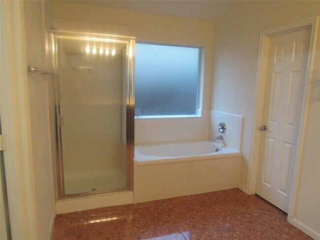 Building Photo - 2611 Colony Haven Cir