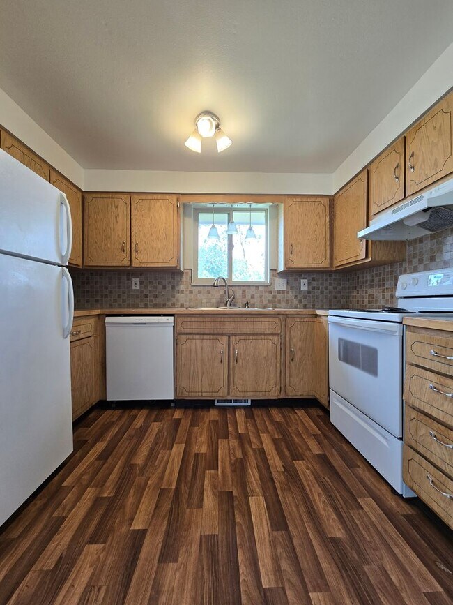 Building Photo - Price Drop! Duplex in Country setting! New paint and Flooring!