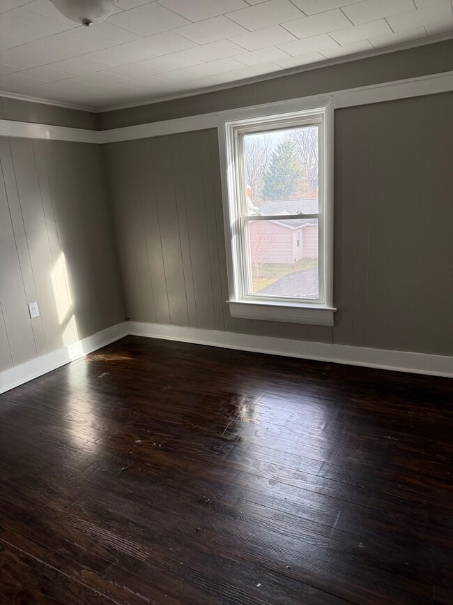 Building Photo - 406 W Pine St