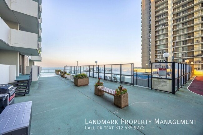 Building Photo - 6033 N Sheridan-Unit 35D