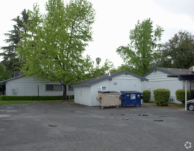 Primary Photo - 708 W Bullard Ave