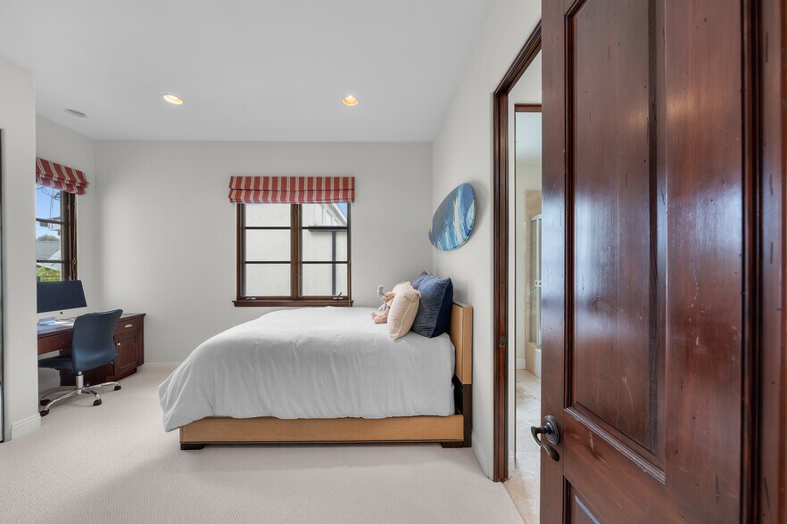 Building Photo - 1901 John St