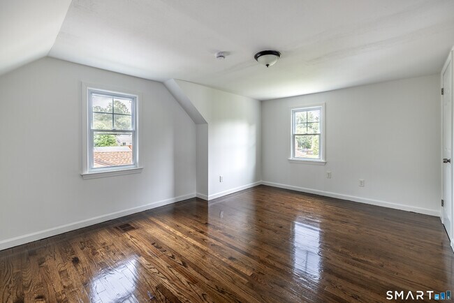 Building Photo - 118 Bryden Terrace