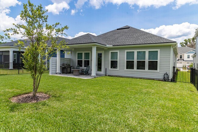 Building Photo - River Town Home