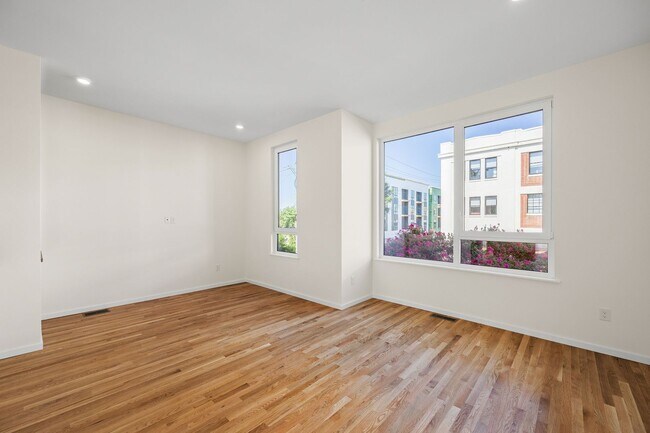 Building Photo - 223 S Stafford Ave