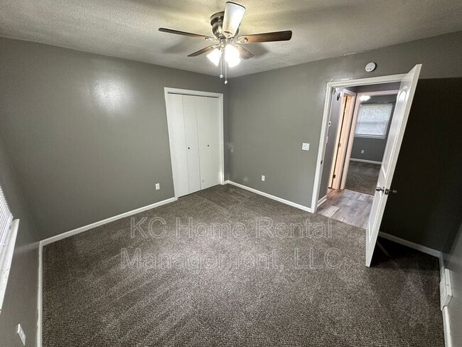 Building Photo - 800 S Willow Dr