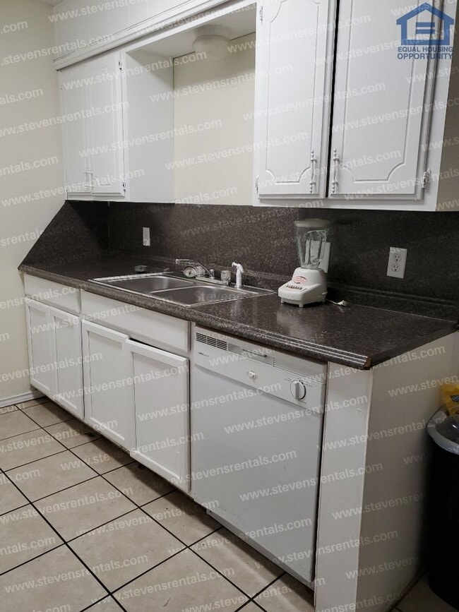 Building Photo - 2111 NW Lindy Ave