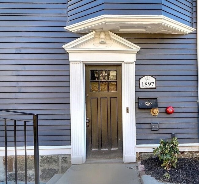 Building Photo - 7 Hillside Ave