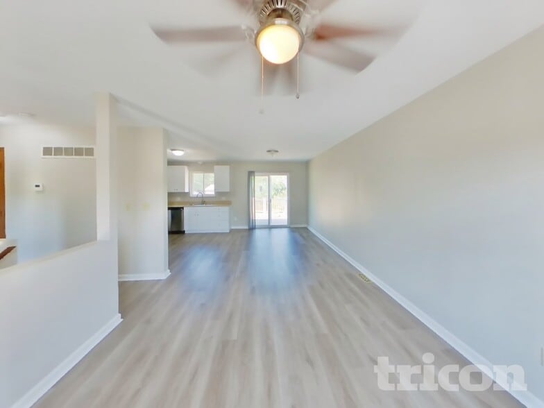 Building Photo - 1816 Hilltop Village Ln