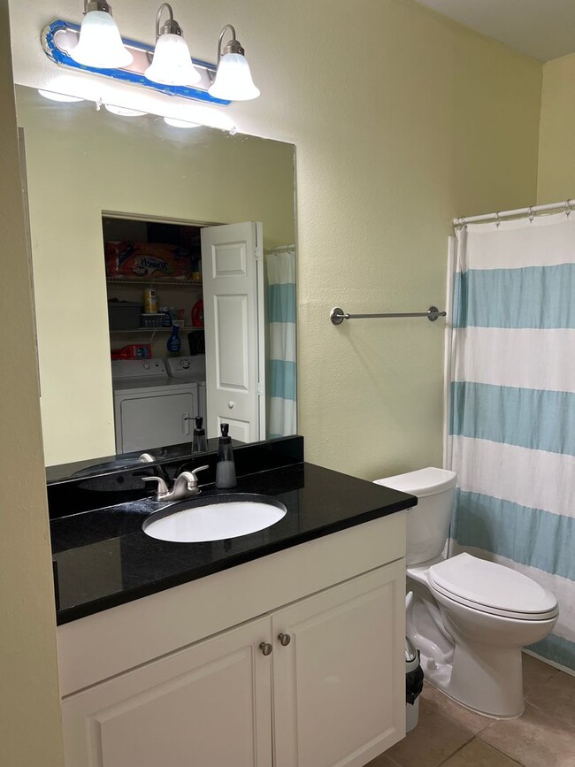 Building Photo - Unfurnished First Floor Condo w/ Garage!